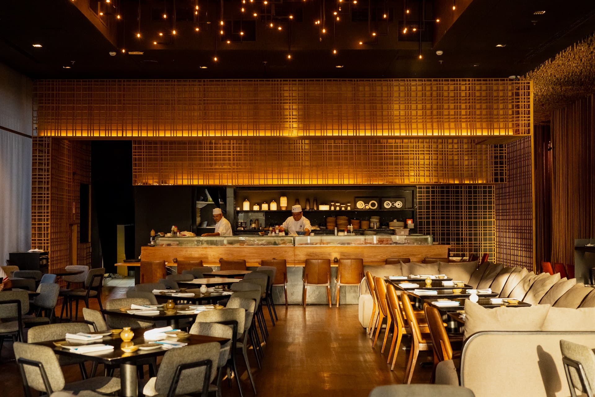 Sushi bar do Kitchin JK Iguatemi com chefs